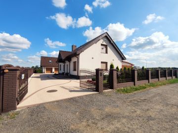 Nowoczesny dom, duża działka, dwustanowiskowy garaż, gm. Stare Miasto - Na sprzedaż  dom  : Janowice