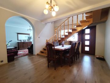 Na sprzedaż dom z dużą działką przy drodze krajowej nr 72 - Na sprzedaż  dom  : Zadworna