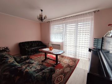 Na sprzedaż dom z dużą działką przy drodze krajowej nr 72 - Na sprzedaż  dom  : Zadworna