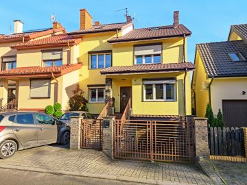 Komfortowy dom na osiedlu Chorzeń w Koninie, piwnica, garaż, gazowe ogrzewanie - Na sprzedaż  dom  : Konin
