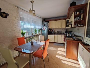Sprzedam lokal mieszkalny z działką i dwoma garażami, Konin-Gosławice - Na sprzedaż  mieszkanie  , dom : Konin