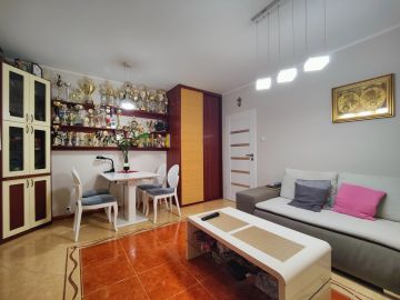 Sprzedam 3 pokoje, duży balkon, 1 piętro - ul. Piłsudskiego - Na sprzedaż  mieszkanie  : Konin