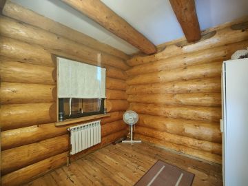 Sprzedam dom z bali na dużej działce w okolicy jeziora - Na sprzedaż  dom  : Brzeźniak