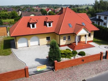 Dom pod miastem, nowoczesna bryła, dwa garaże, Posada - Na sprzedaż  dom  : Posada