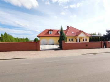 Dom pod miastem, nowoczesna bryła, dwa garaże, Posada - Na sprzedaż  dom  : Posada