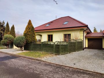 Na sprzedaż komfortowy dom w doskonałej lokalizacji - Nowy Dwór - Na sprzedaż  dom  : Konin