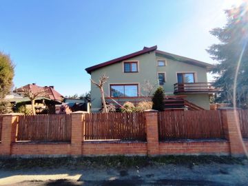 Sprzedam funkcjonalny i przestrzenny dom na osiedlu w Kłodawie - Na sprzedaż  dom  : Kłodawa